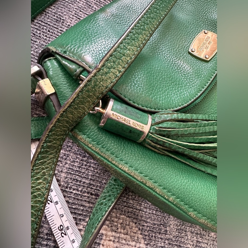 Michael Kors Bedford Tassel green pebbled leather crossbody bag - Picture 8 of 9